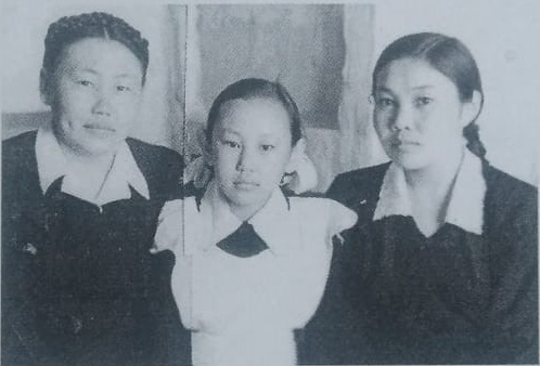 Анастасия_Степанова_аймахтарын_кытары_1.jpg