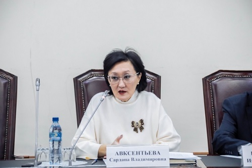 Госдума_--_Сардаана_Авксентьева.jpg