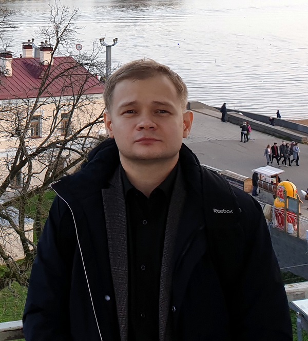 Александр Сулейманов