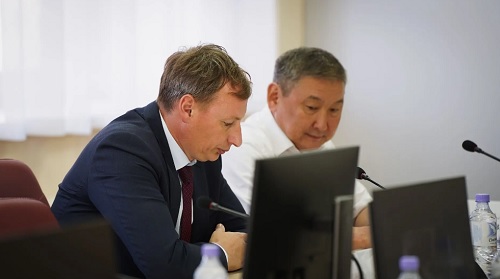 министр