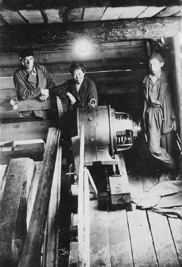 Члены бригады шахты им. А. Косарева. Сентябрь 1934.г. копия